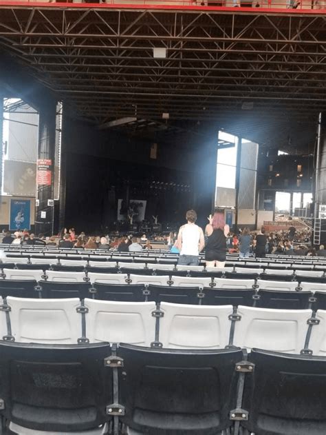 hotels near hollywood casino amphitheatre|hotels near riverport amphitheater.